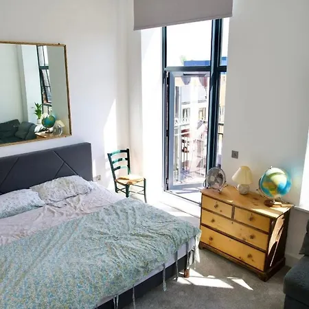 דירה Stunning New Rustic Townhouse