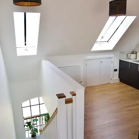 Apartman Stunning New Rustic Townhouse *
