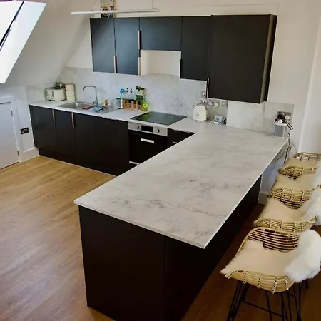 Stunning New Rustic Townhouse Apartman Bristol